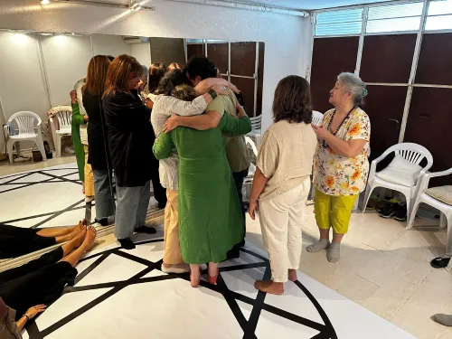 Constelaciones Familiares como se trabaja en grupo o individual